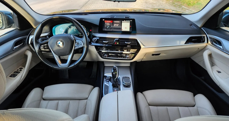 BMW Seria 5 cena 119998 przebieg: 161000, rok produkcji 2019 z Kielce małe 466